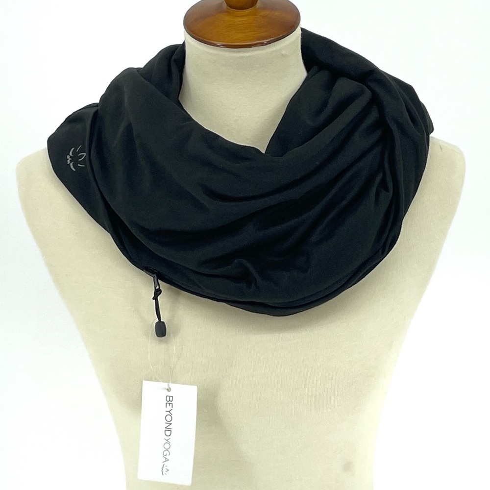 BEYOND YOGA NWT POCKET INFINITY SCARF BLACK ATHLETIC ACTIVE WINTER